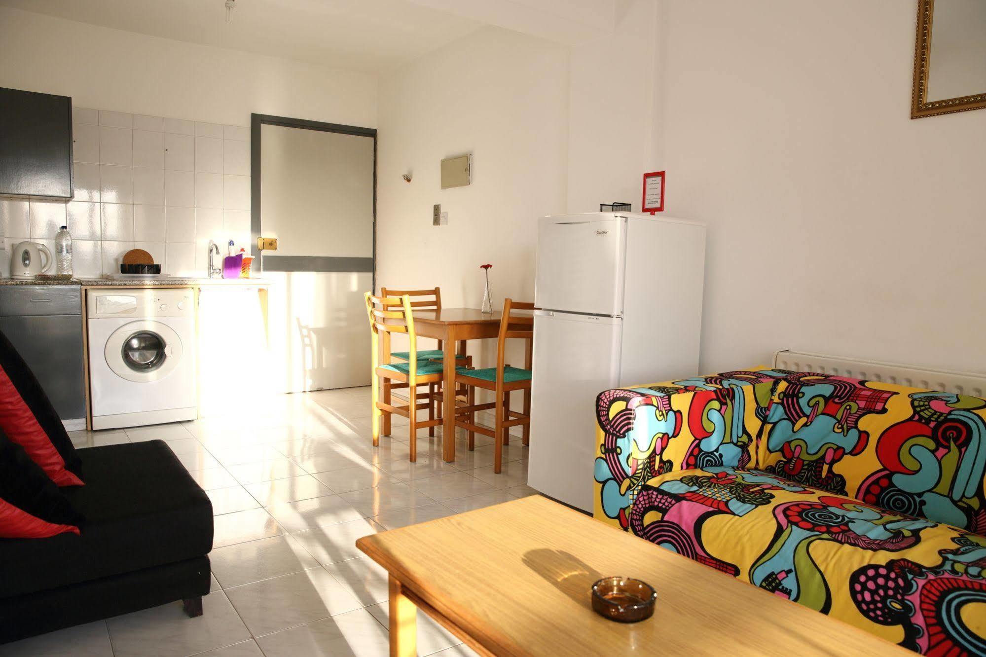 Alora Apartments Larnaka Exterior foto