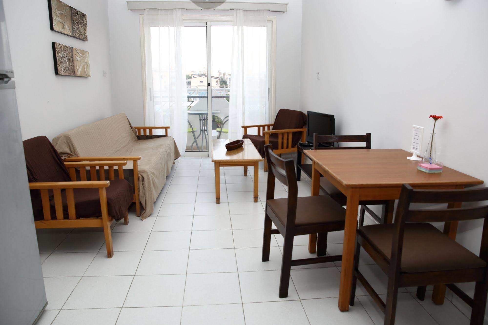 Alora Apartments Larnaka Exterior foto