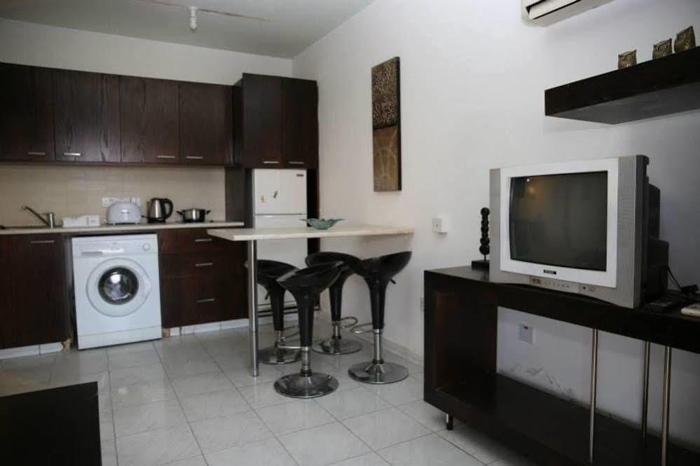 Alora Apartments Larnaka Exterior foto